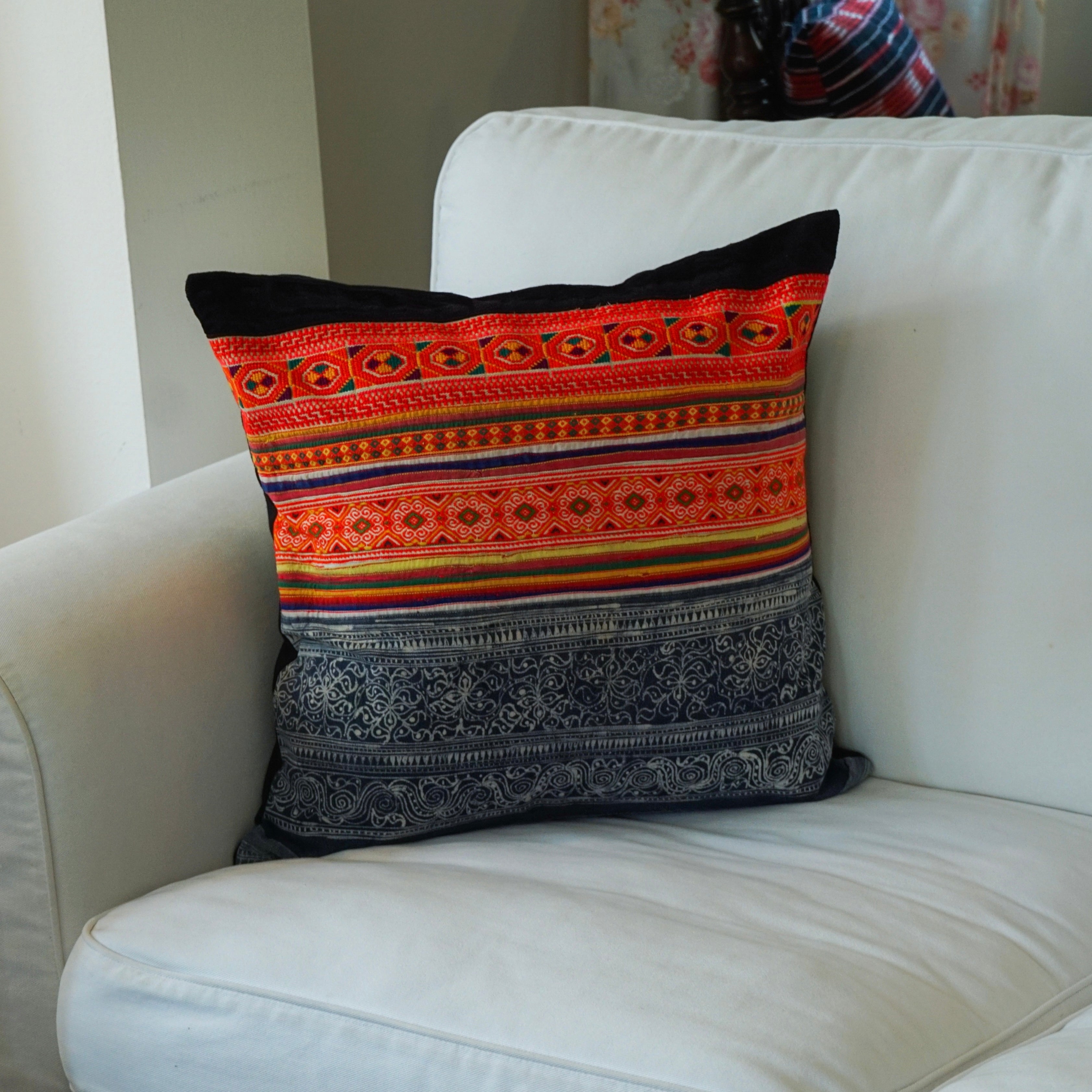 Celebration Hmong cushion cover Celebration Hmong cushion cover