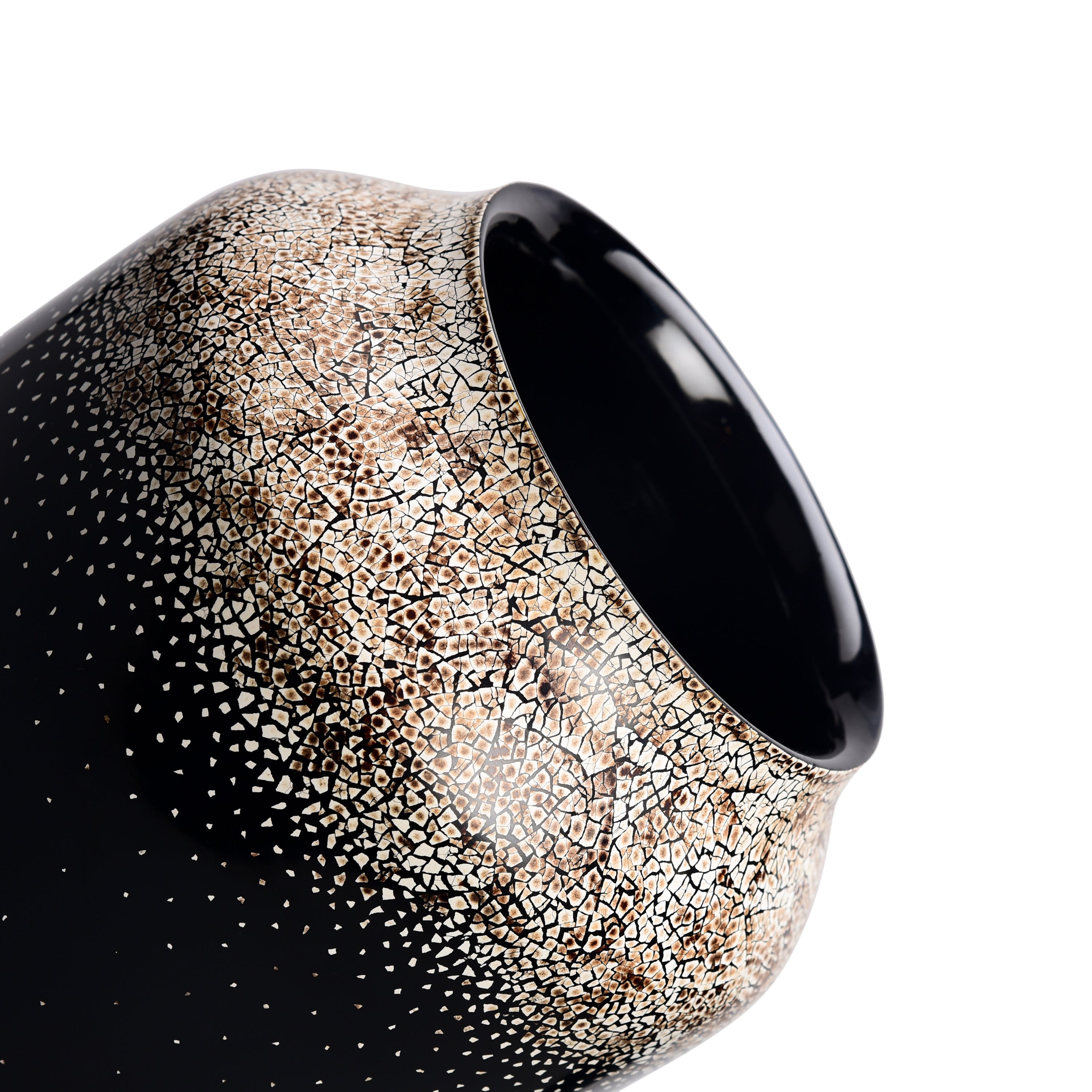Lacquerware Vase With Eggshell Inlay With Transition Design Lacquerware Vase With Eggshell Inlay With Transition Design