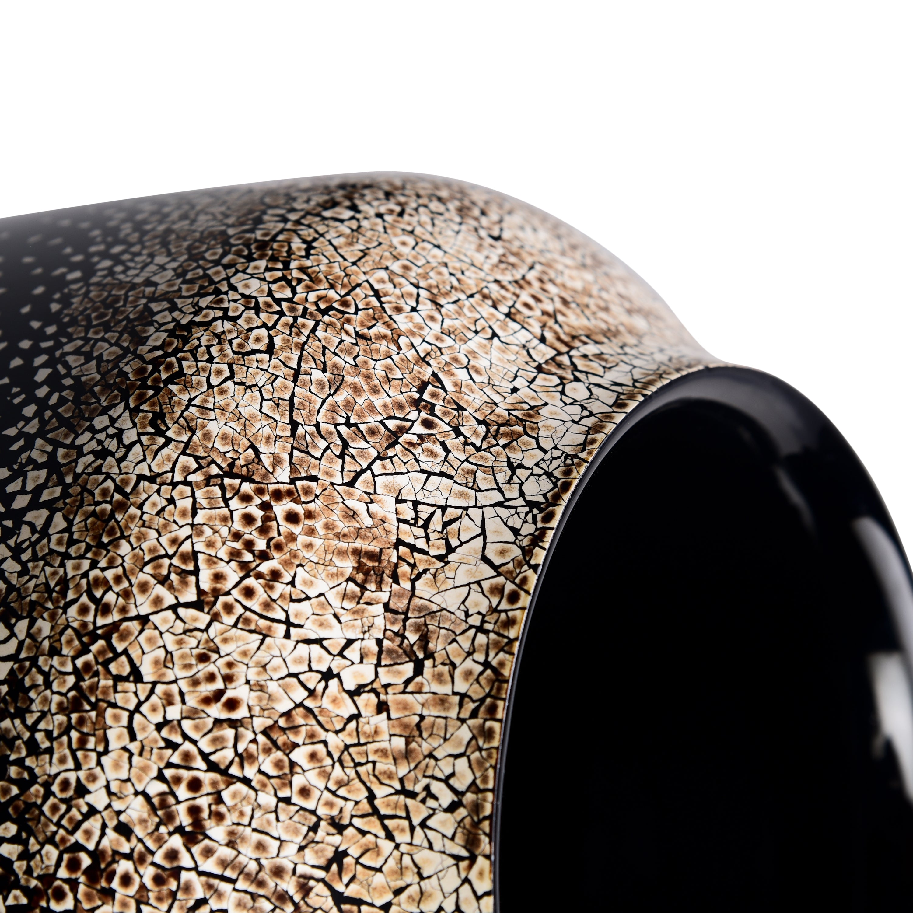 Lacquerware Vase With Eggshell Inlay With Transition Design